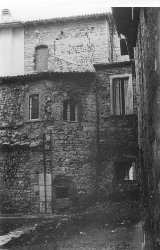 Uno scorcio dei resti dell'antico castello Marenzi